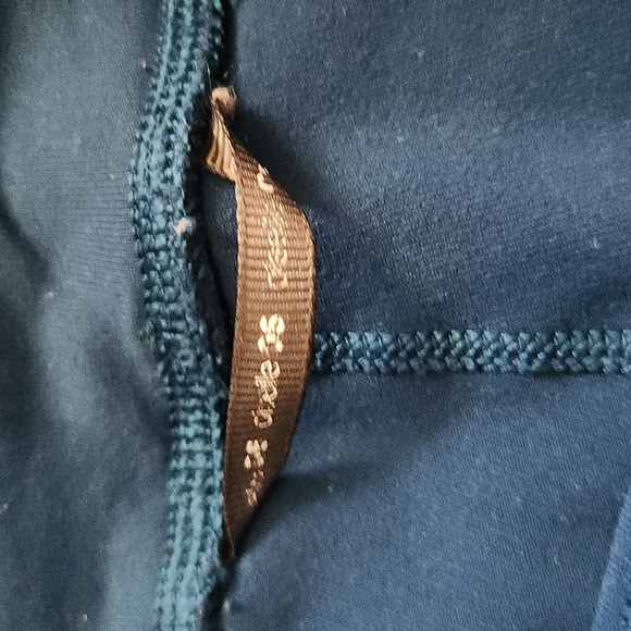 Oiselle Roga Shorts - Size 6 - Picture 2 of 3